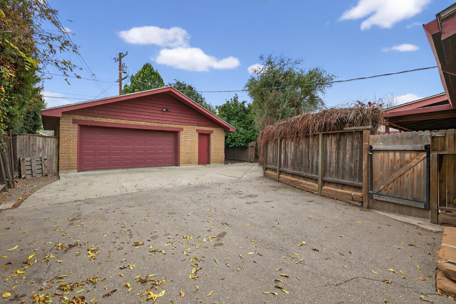 1140 West Lincoln Road Stockton, CA 95207 - Photo 43 of 45 a house with a yard