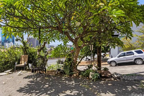 $2,300,000 | 404 Magellan Avenue, Honolulu, HI 96813