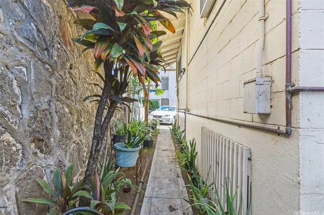 $2,850,000 | 404 Magellan Avenue, Honolulu, HI 96813