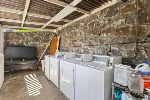 $2,300,000 | 404 Magellan Avenue, Honolulu, HI 96813