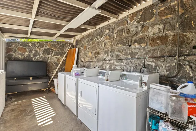 $2,850,000 | 404 Magellan Avenue, Honolulu, HI 96813