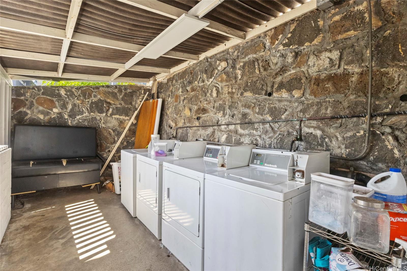 404 Magellan Avenue Honolulu, HI 96813 - Photo 7 of 23 Onsite Coin Laundry