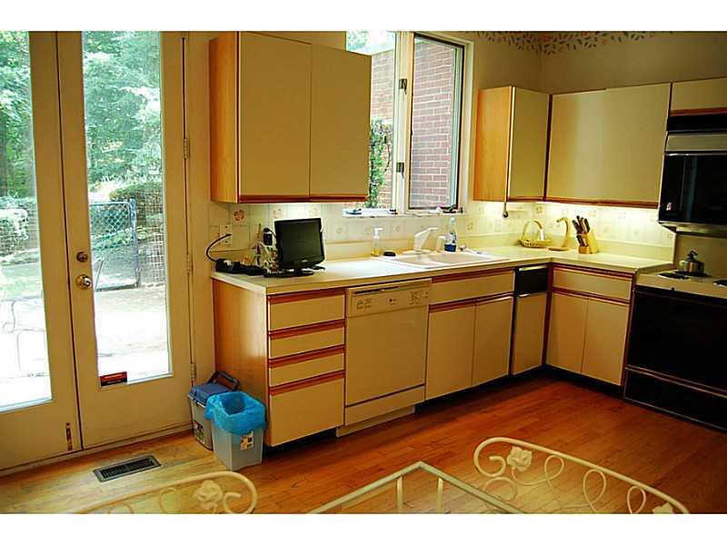 305 Schenley Road Pittsburgh, PA 15217 - Photo 14 of 25 Kitchen.
