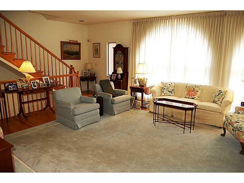 305 Schenley Road Pittsburgh, PA 15217 - Photo 8 of 25 Living Room.