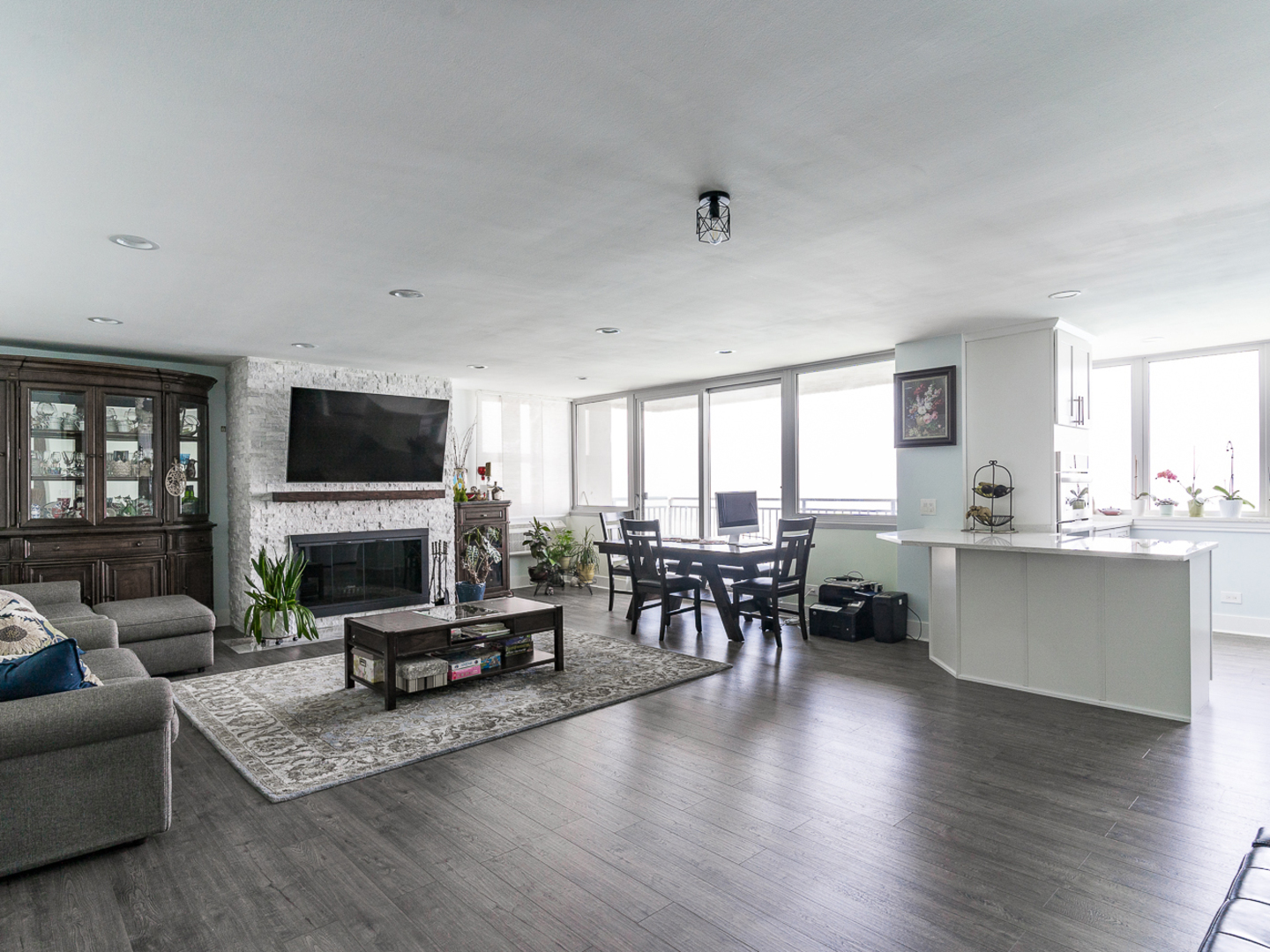 6147 North Sheridan Road, Unit 30B Chicago, IL 60660 - Photo 3 of 22