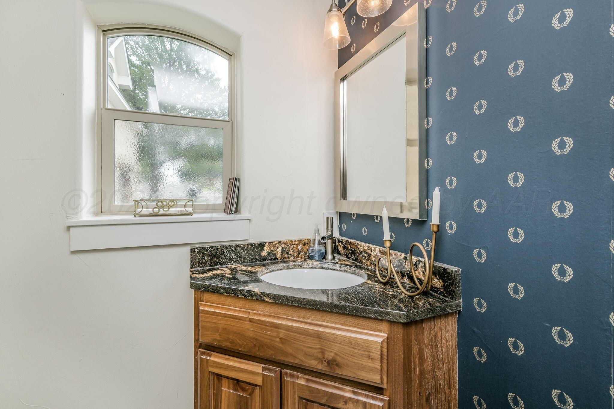 3 Prestwick Lane Amarillo, TX 79124 - Photo 22 of 71 Half Bath downstairs