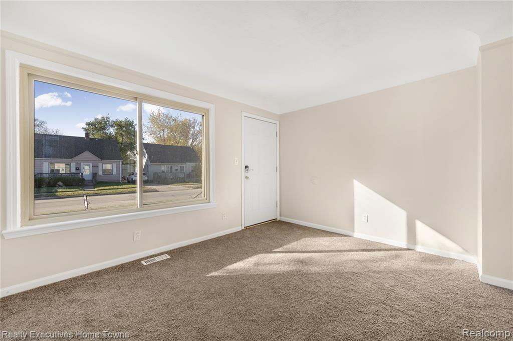 27336 Ridgewood Street Roseville, MI 48066 - Photo 7 of 24
