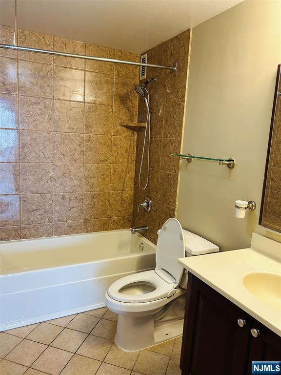 1040 Harmon Cove Tower, Unit 1040 Secaucus, NJ 07094 - Photo 12 of 15 a bathroom with a toilet a sink and bathtub