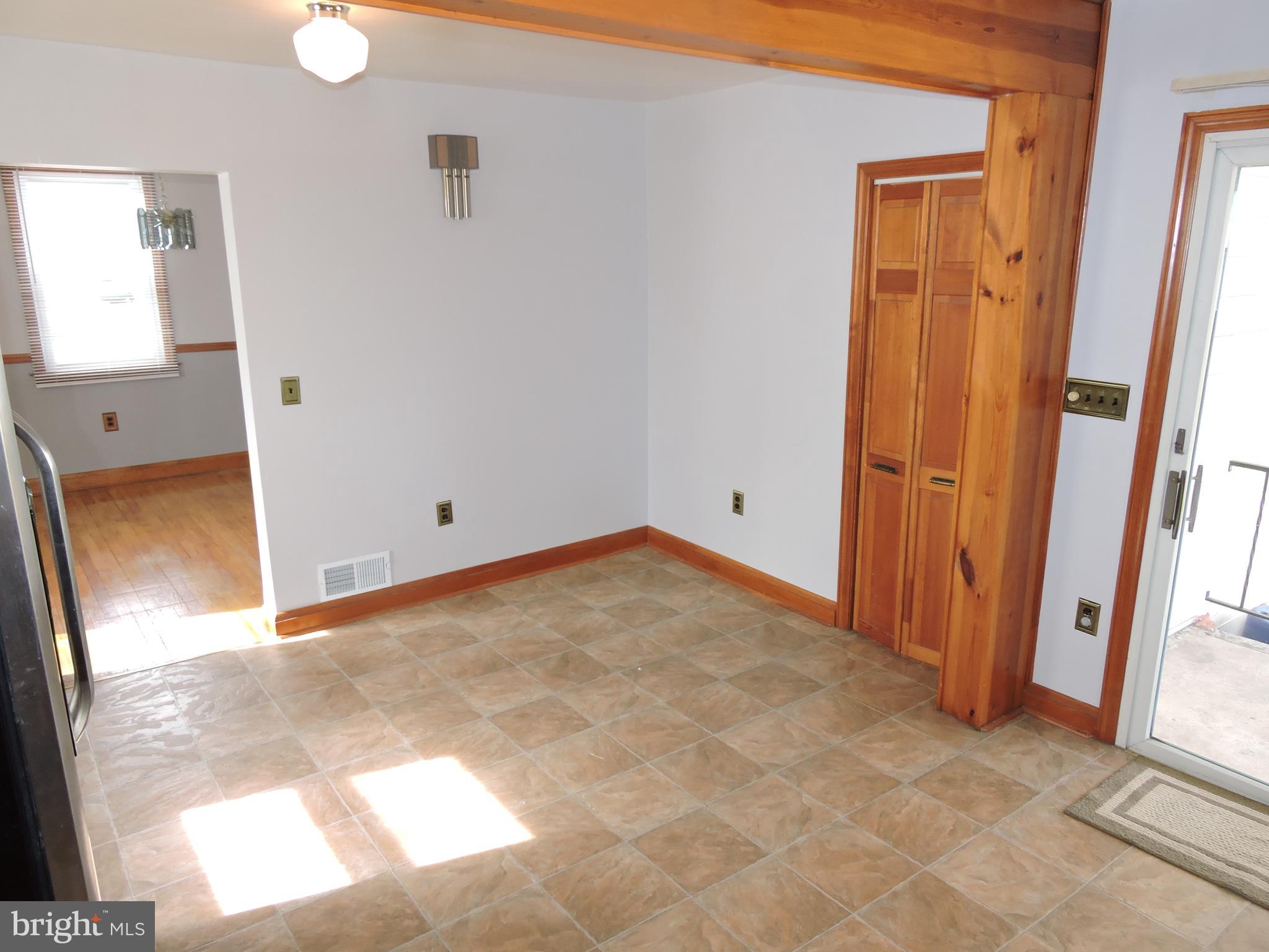 8705 School Road Baltimore, MD 21234 - Photo 15 of 56 Kitchen Eating area