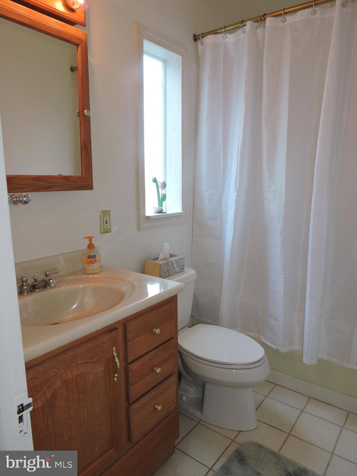 8705 School Road Baltimore, MD 21234 - Photo 19 of 56 Hall Bath