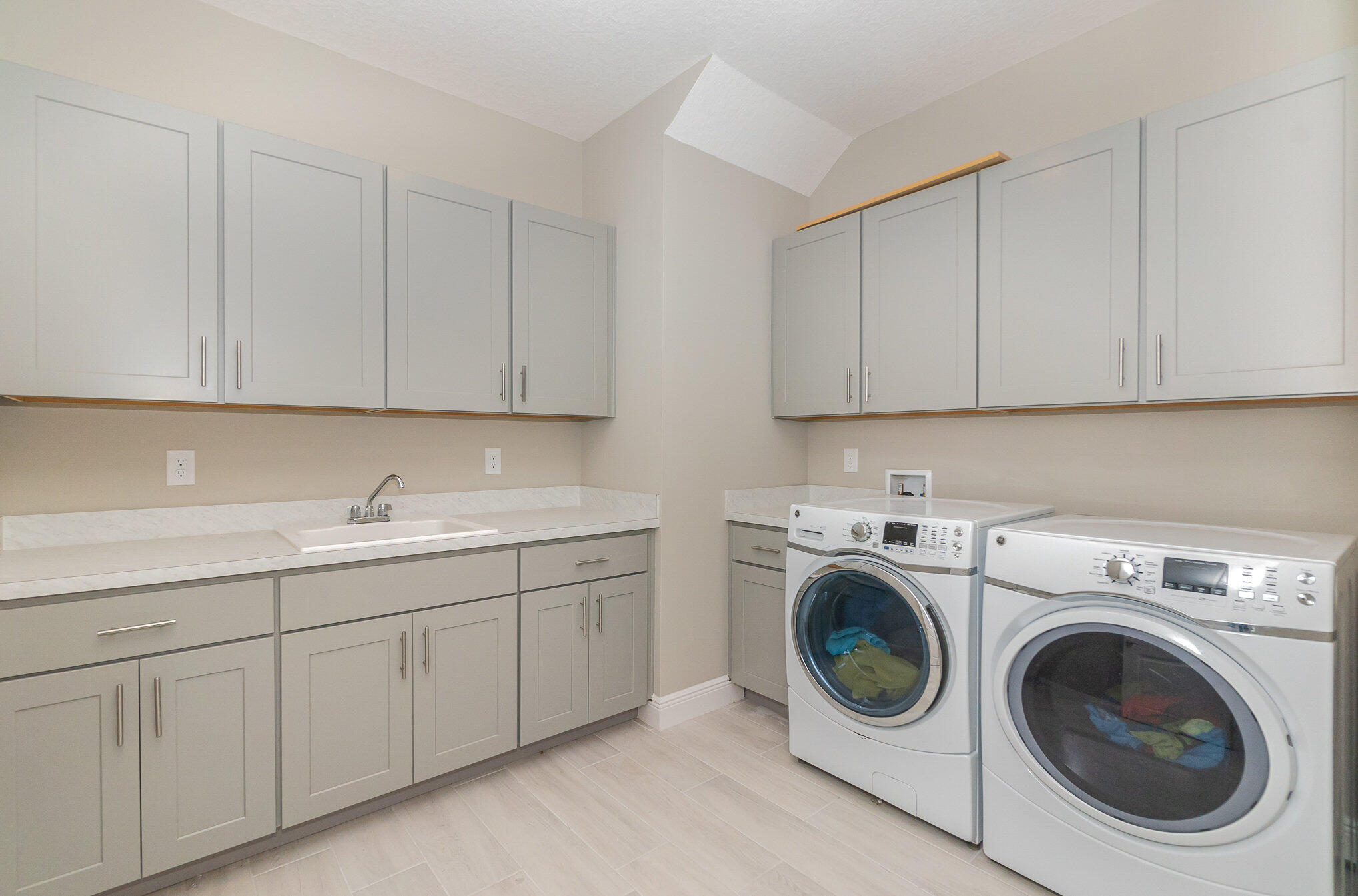 1780 Indria Lane Malabar, FL 32950 - Photo 25 of 35 a utility room with sink dryer and washer