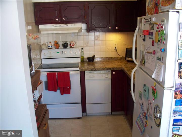 3286 Tara Road Philadelphia, PA 19154 - Photo 4 of 9 Kitchen