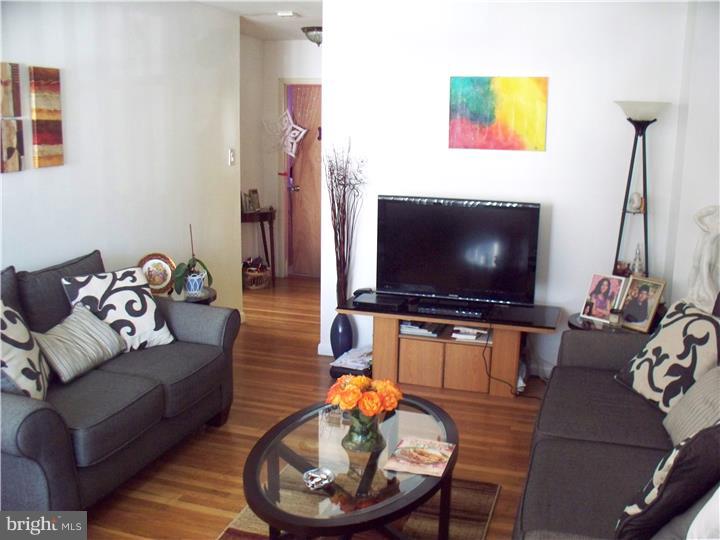 3286 Tara Road Philadelphia, PA 19154 - Photo 5 of 9 Great Room