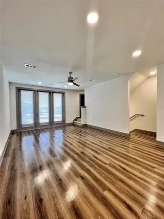 $3,070 | 4020 McEwen Road, Unit 8113, Farmers Branch, TX 75244