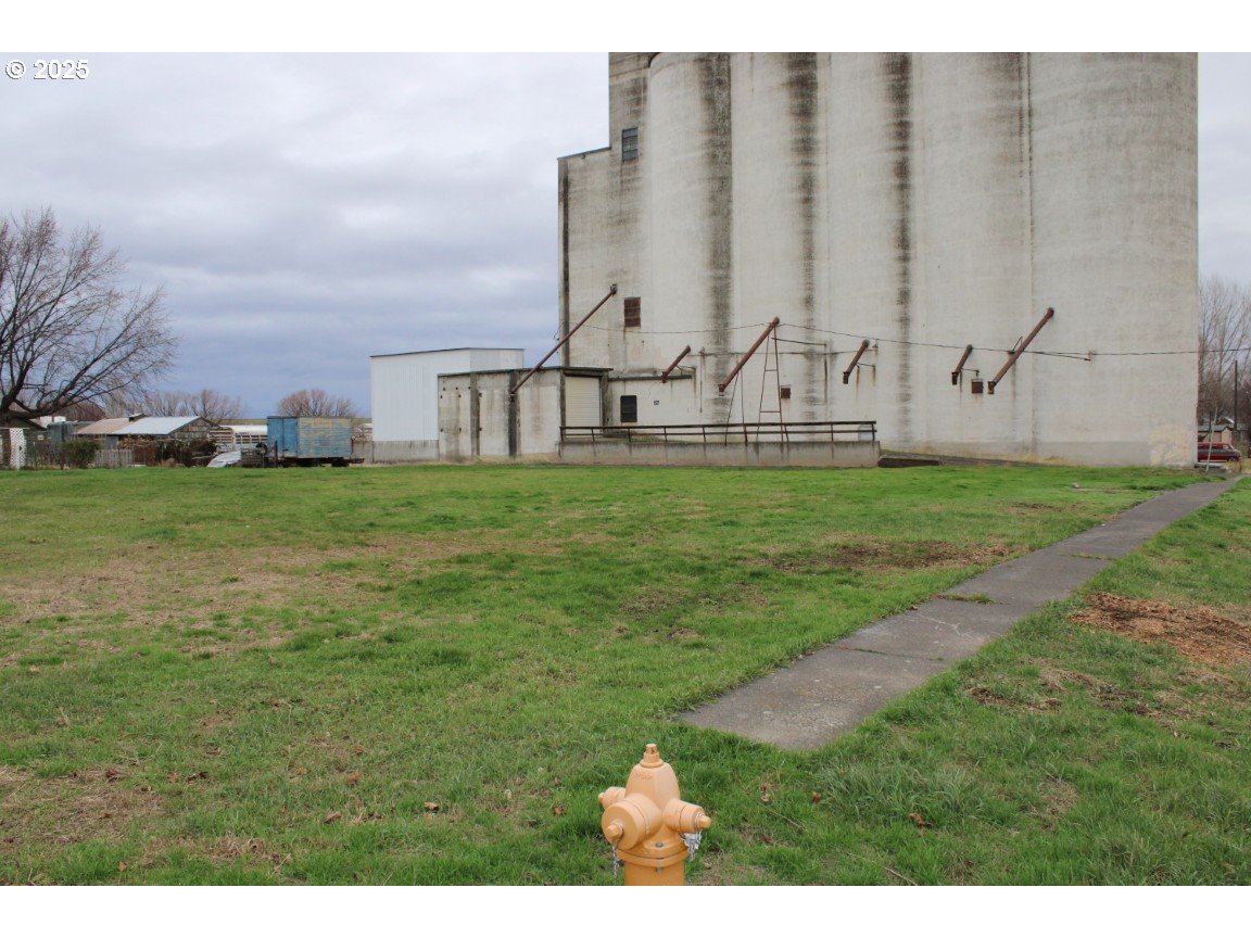 253 West College Street Athena, OR 97813 - Photo 3 of 3