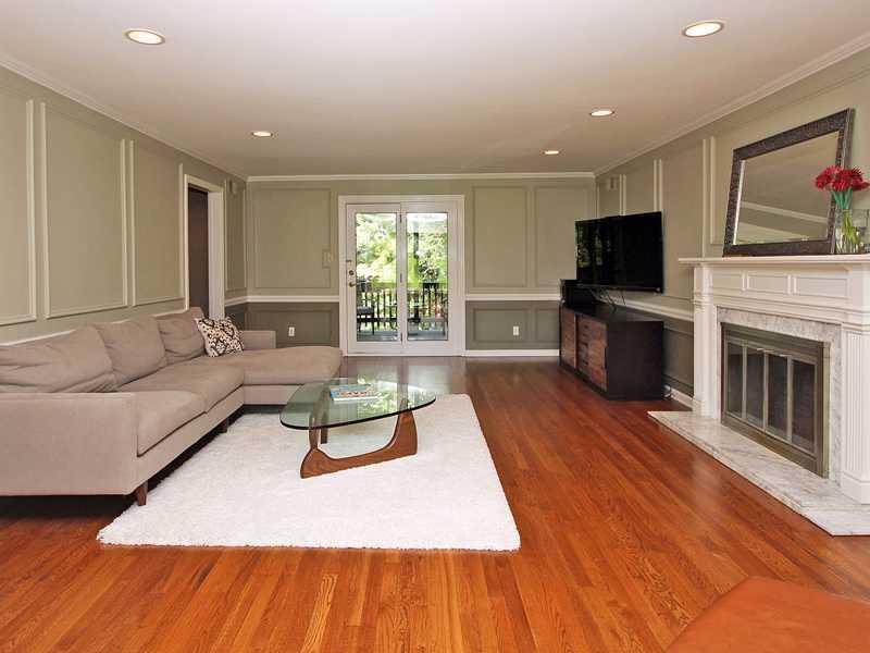 966 Osage Road Pittsburgh, PA 15243 - Photo 3 of 25 Living Room.