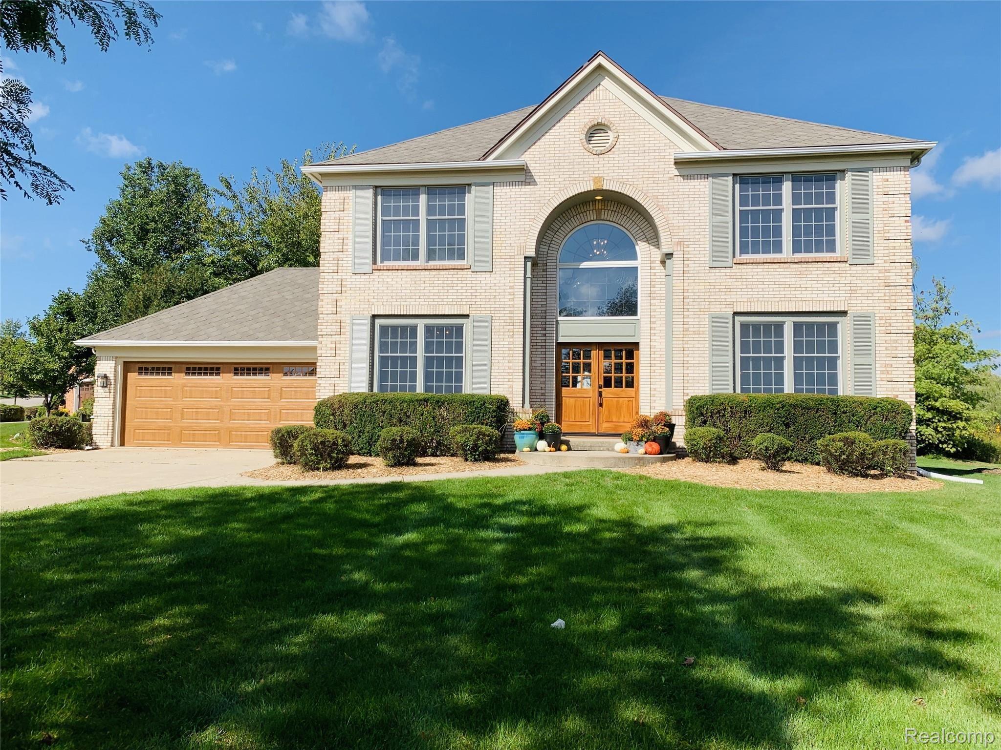 1975 Snowberry Ridge Road Ann Arbor, MI 48103 - Photo 2 of 40 2.jpg
