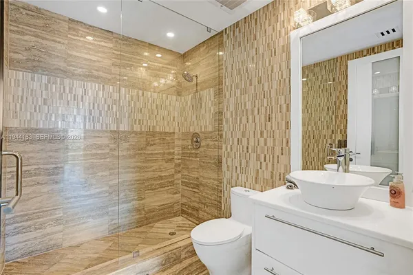 $12,500 | 15901 Collins Avenue, Unit 3006, Sunny Isles Beach, FL 33160