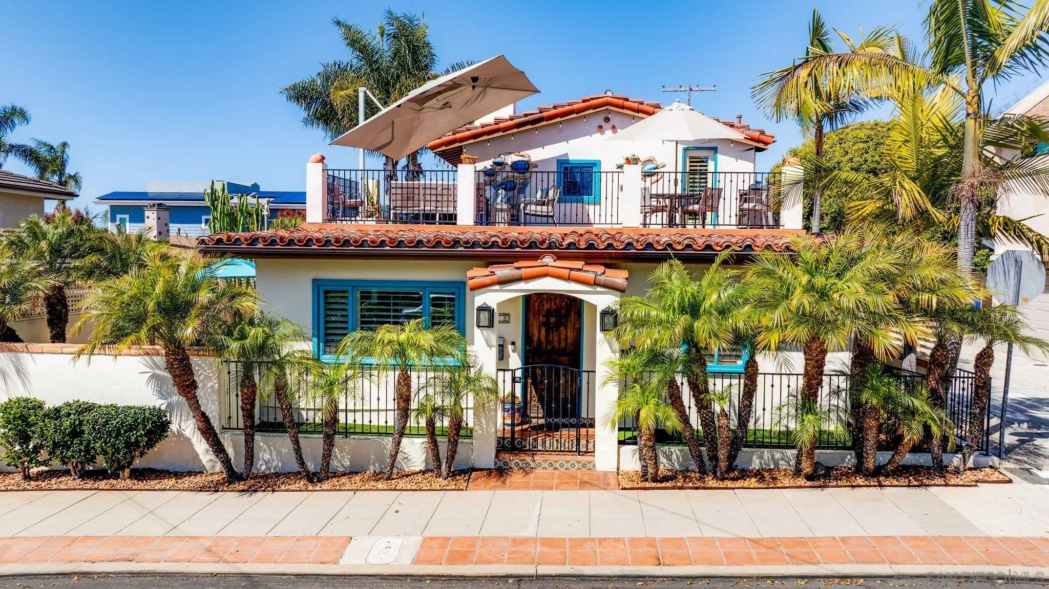 818 Genter Street La Jolla, CA 92037 - Photo 1 of 26 a front view of a house with garden