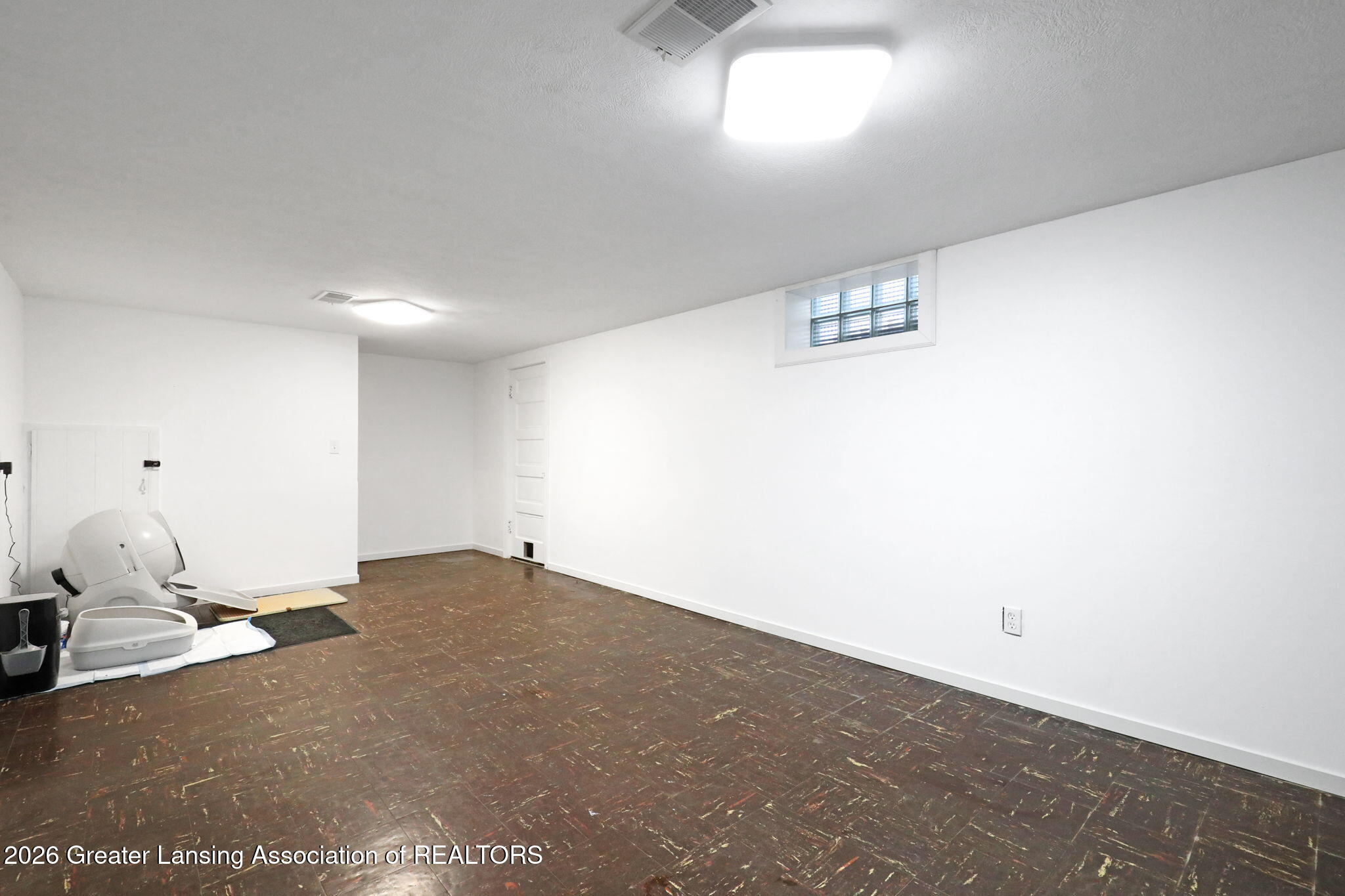 2505 Fairfax Road Lansing, MI 48910 - Photo 18 of 23 10-web-or-mls-Photo Feb 20 2026, 5 39 15