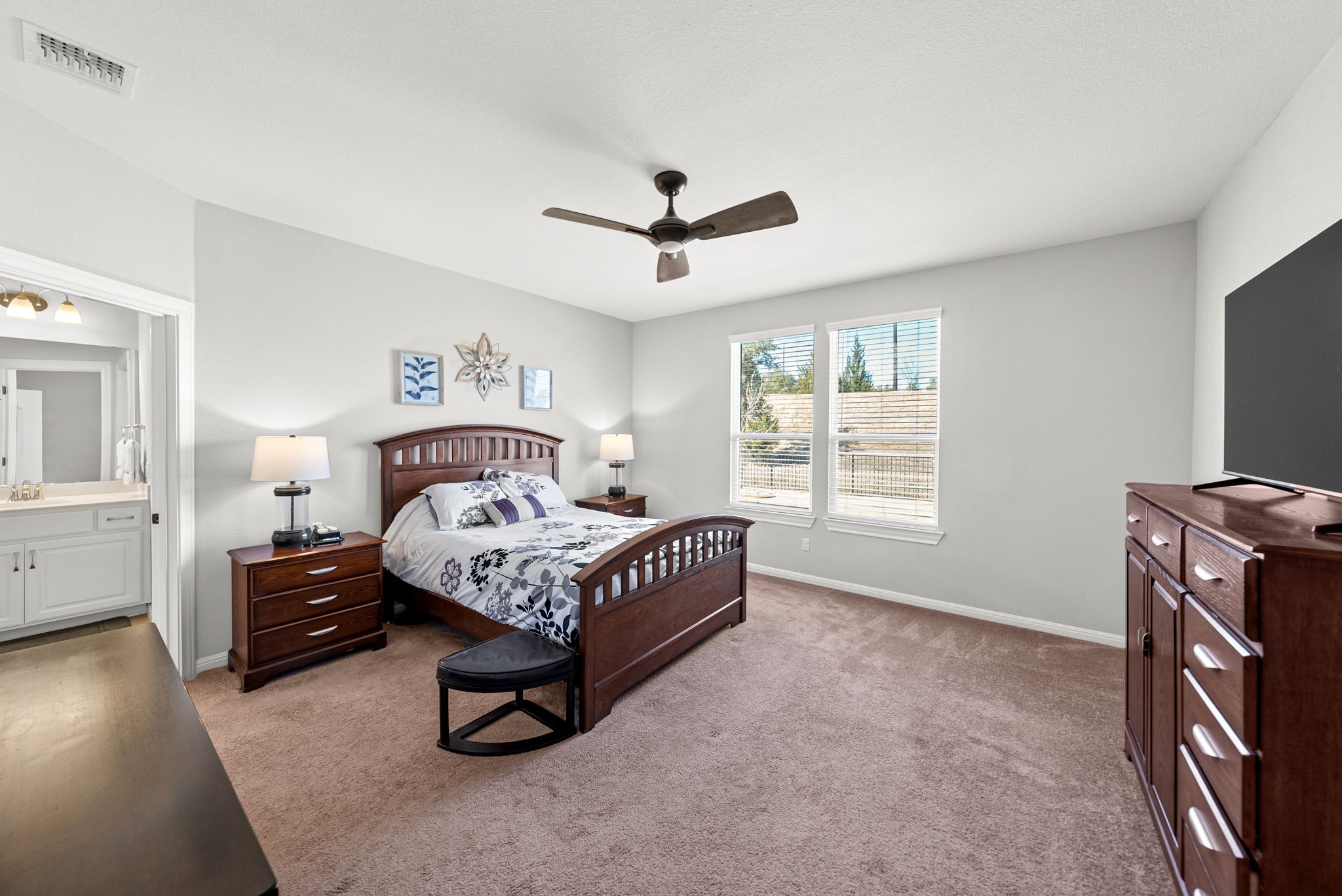 642 Martingale Street Georgetown, TX 78633 - Photo 20 of 40 This room offers the perfect blend of style and accessibility for a comfortable lifestyle.