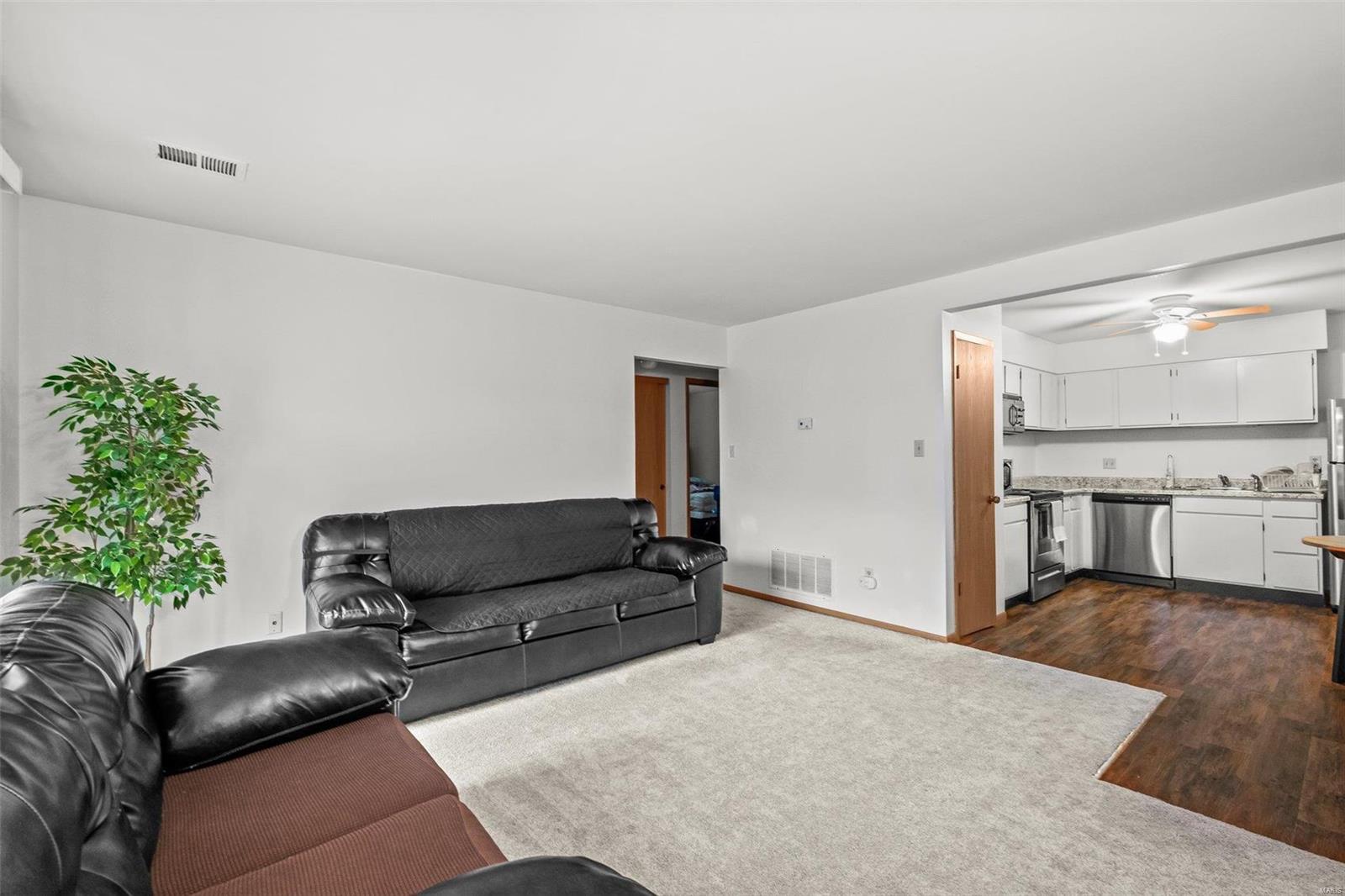 12114 Natural Bridge Road, Unit B Bridgeton, MO 63044 - Photo 7 of 19 Gallery Image 7
