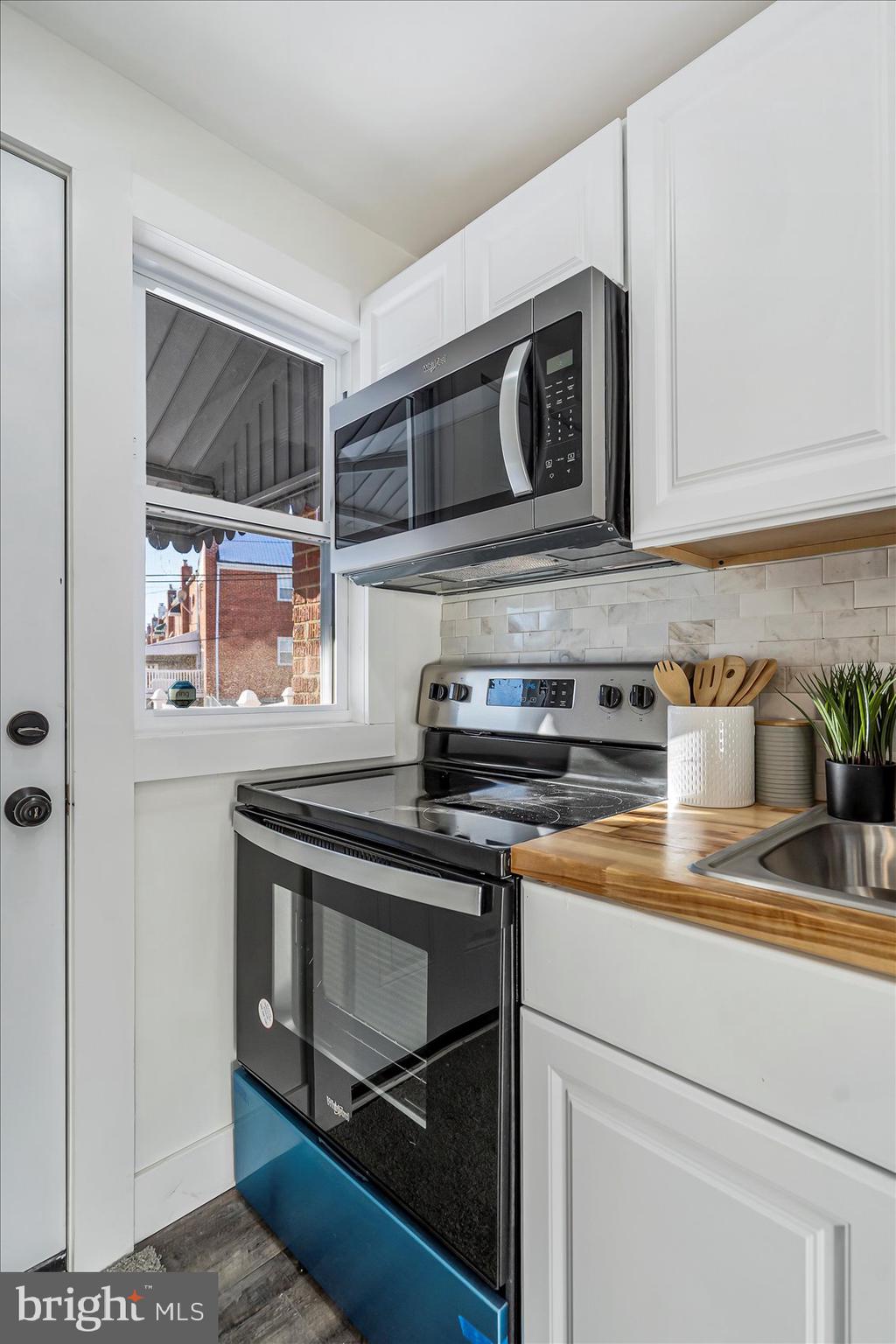 3925 Chesterfield Avenue Baltimore, MD 21213 - Photo 17 of 35 a kitchen with a stove and a microwave