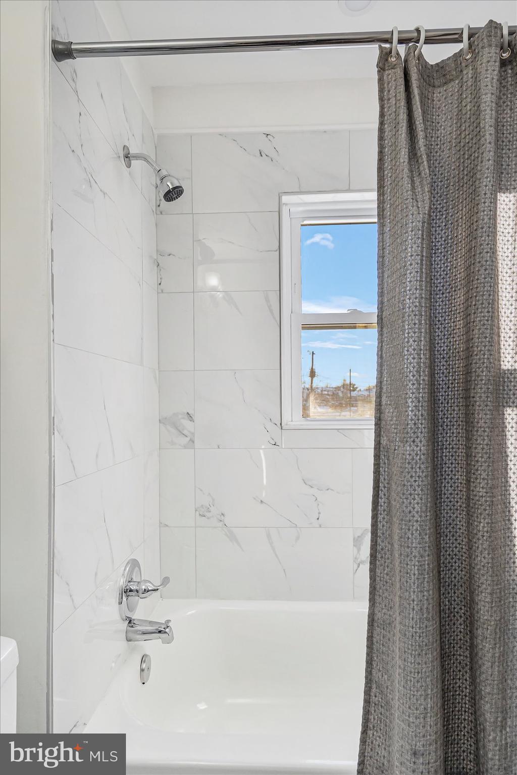 3925 Chesterfield Avenue Baltimore, MD 21213 - Photo 24 of 35 a bathroom with a bathtub and a shower