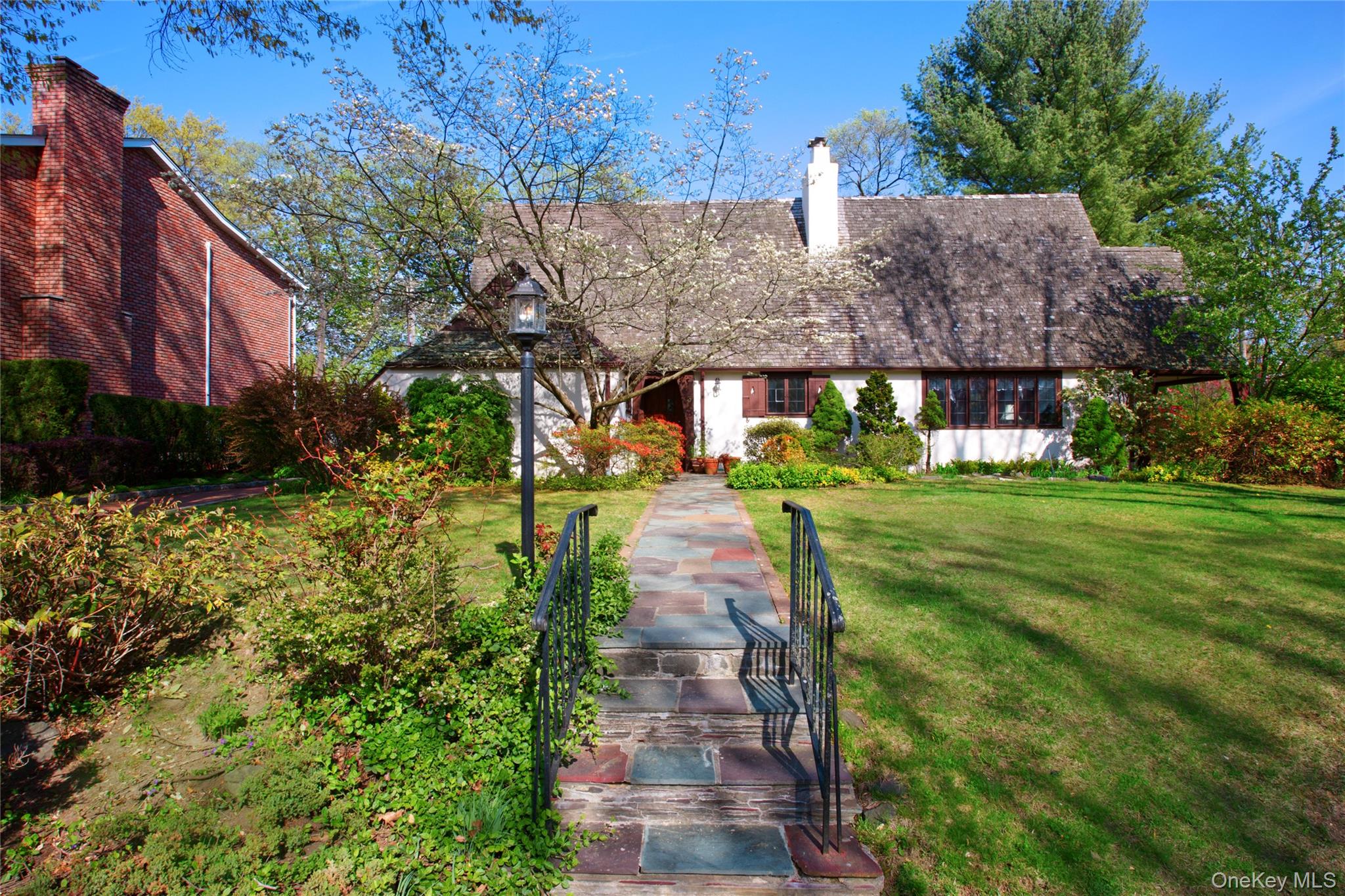 3 Brompton Road Garden City, NY 11530 - Photo 2 of 23