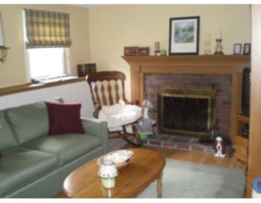 33 Southgate Road Franklin, MA 02038 - Photo 4 of 7 Gallery Image 4