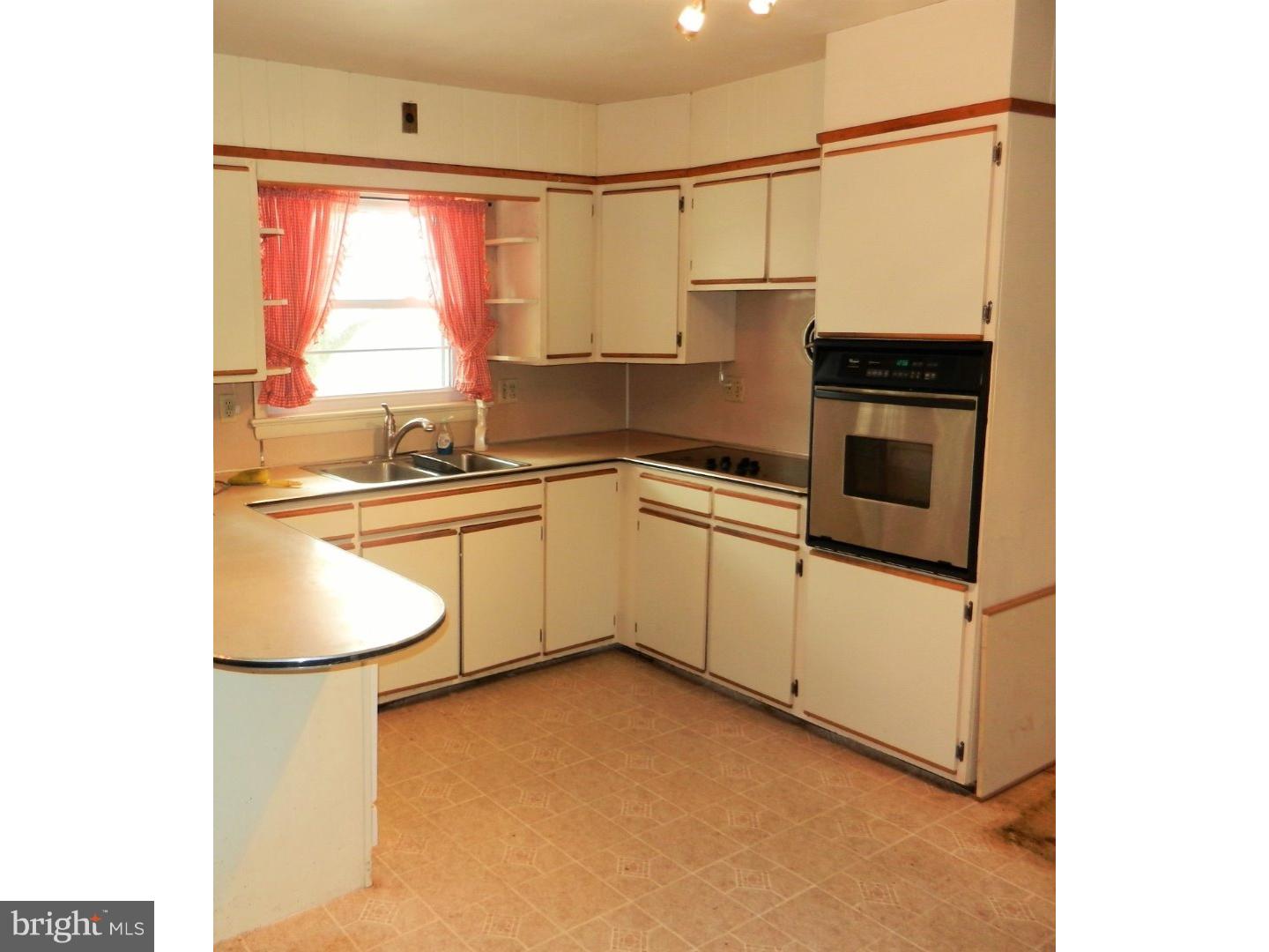 5111 Oley Turnpike Road Reading, PA 19606 - Photo 9 of 15