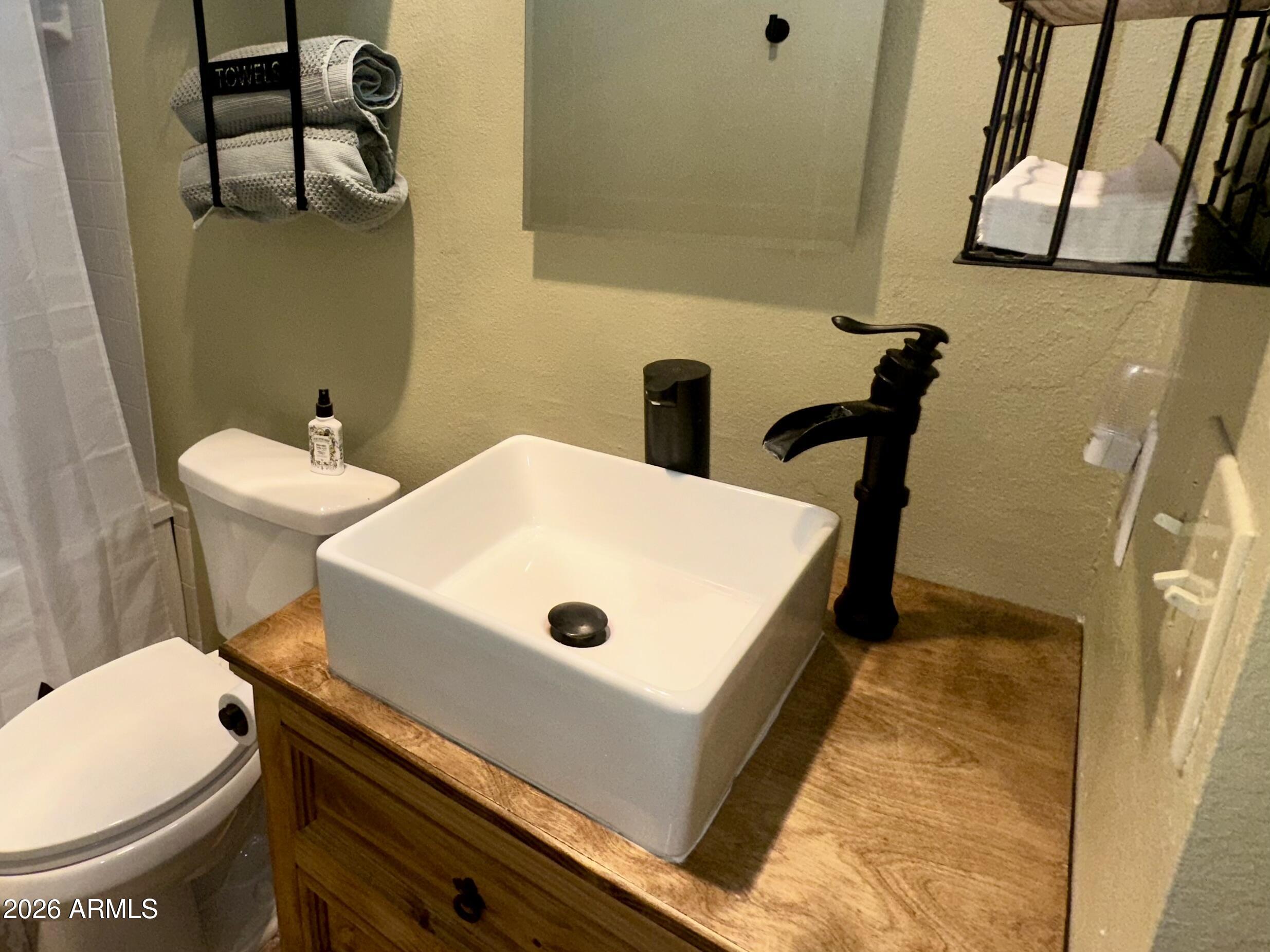 2927 Wildcat Trail Overgaard, AZ 85933 - Photo 14 of 18 Guest Bathroom