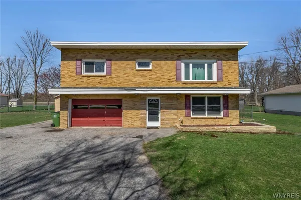 $319,900 | 2981 Krueger Road, Wheatfield, NY 14120