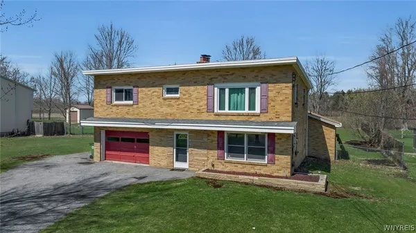 $319,900 | 2981 Krueger Road, Wheatfield, NY 14120