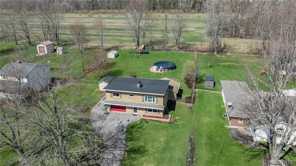 $319,900 | 2981 Krueger Road, Wheatfield, NY 14120