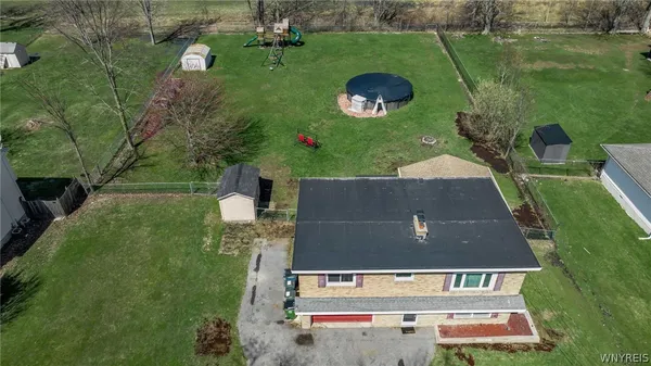 $319,900 | 2981 Krueger Road, Wheatfield, NY 14120