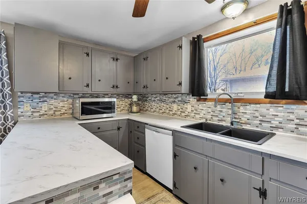 $319,900 | 2981 Krueger Road, Wheatfield, NY 14120