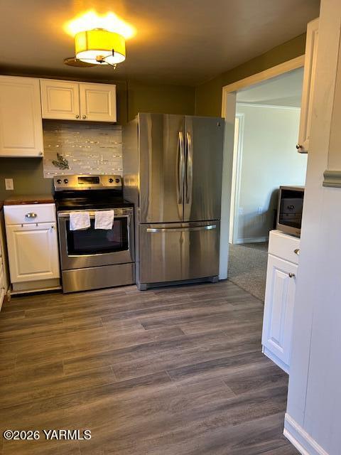 208 South 47th Avenue Yakima, WA 98908 - Photo 7 of 22 a kitchen with granite countertop a stove and a refrigerator
