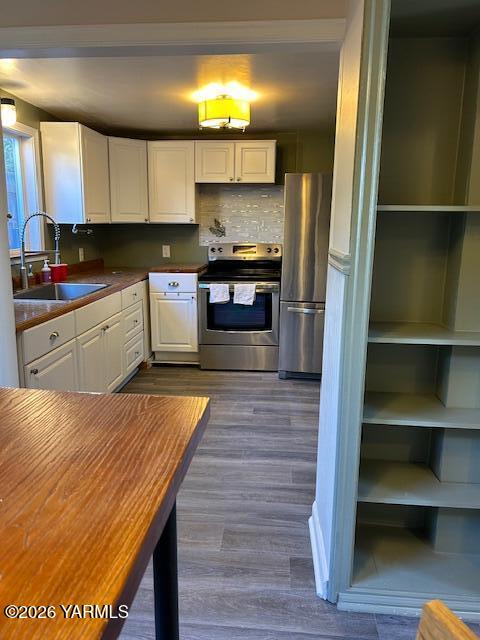 208 South 47th Avenue Yakima, WA 98908 - Photo 8 of 22 a kitchen with granite countertop wooden cabinets and stainless steel appliances