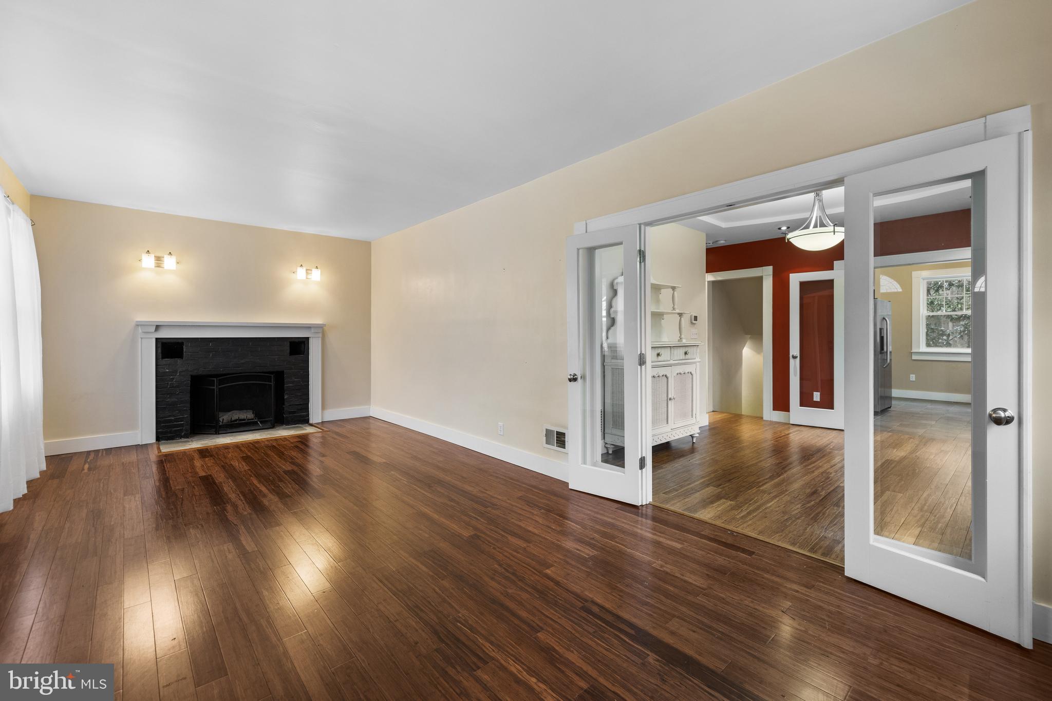 726 Hollen Road Baltimore, MD 21212 - Photo 4 of 43 Living room with french doors