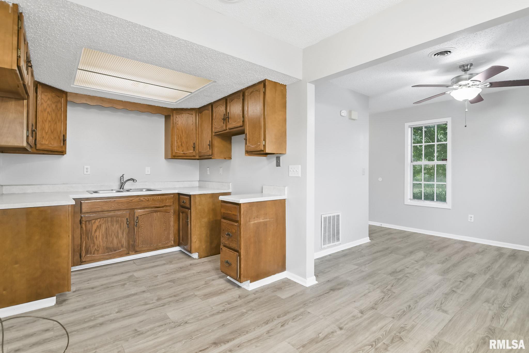 4 Bayberry Row, Unit 21 Springfield, IL 62702 - Photo 8 of 27