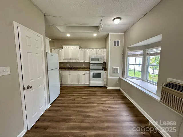 $2,600 | 13809 Stephendale Drive, Charlotte, NC 28273