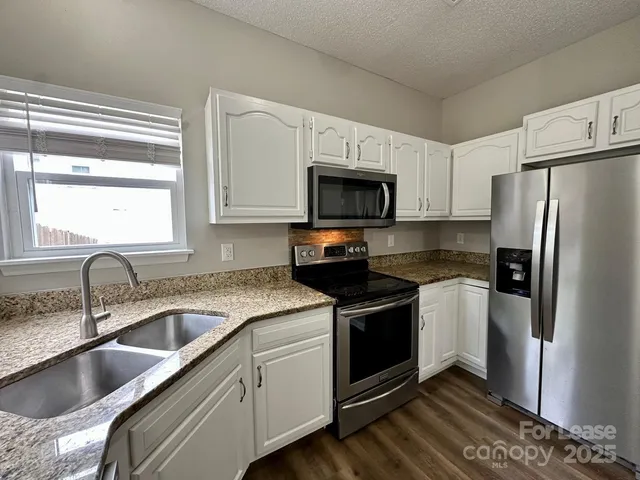 $2,600 | 13809 Stephendale Drive, Charlotte, NC 28273