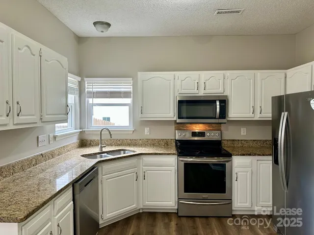 $2,600 | 13809 Stephendale Drive, Charlotte, NC 28273