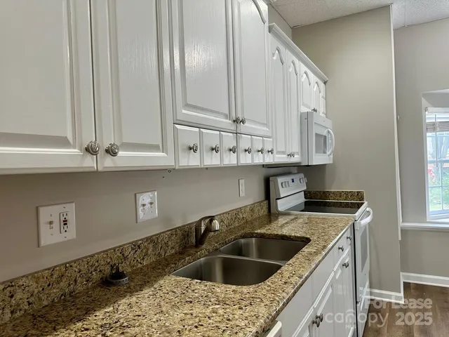 $2,600 | 13809 Stephendale Drive, Charlotte, NC 28273