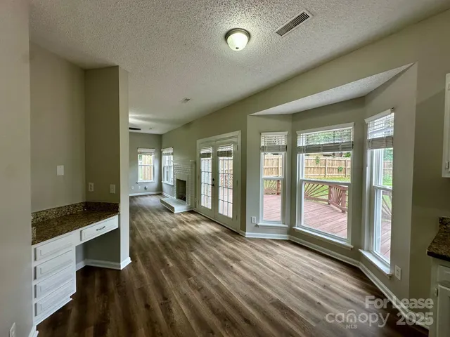 $2,600 | 13809 Stephendale Drive, Charlotte, NC 28273