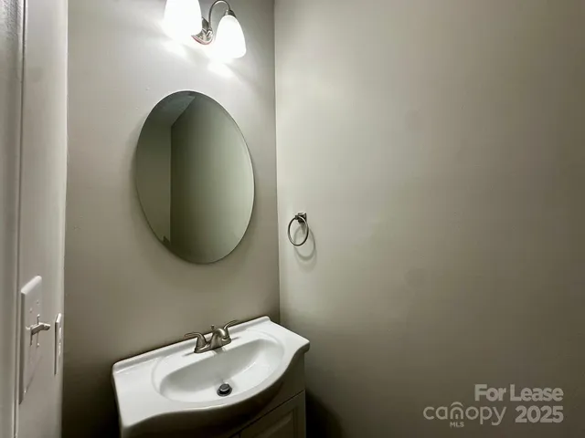 $2,600 | 13809 Stephendale Drive, Charlotte, NC 28273