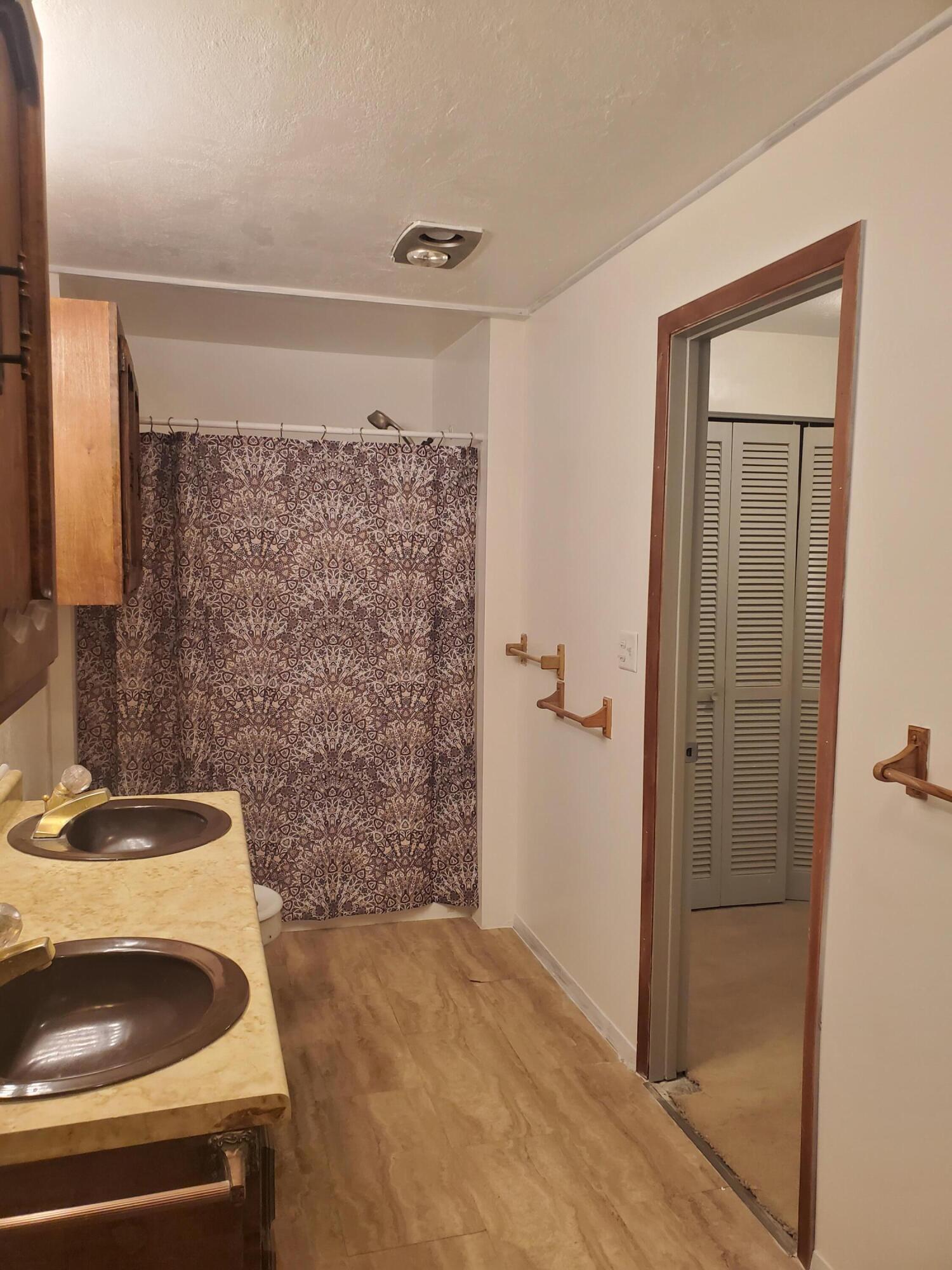 513 Queens Branch Road Rogue River, OR 97537 - Photo 19 of 56 a bathroom with a sink and a mirror