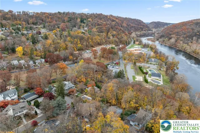 $458,000 | 4 Kinderwood Drive, Easton, PA 18042