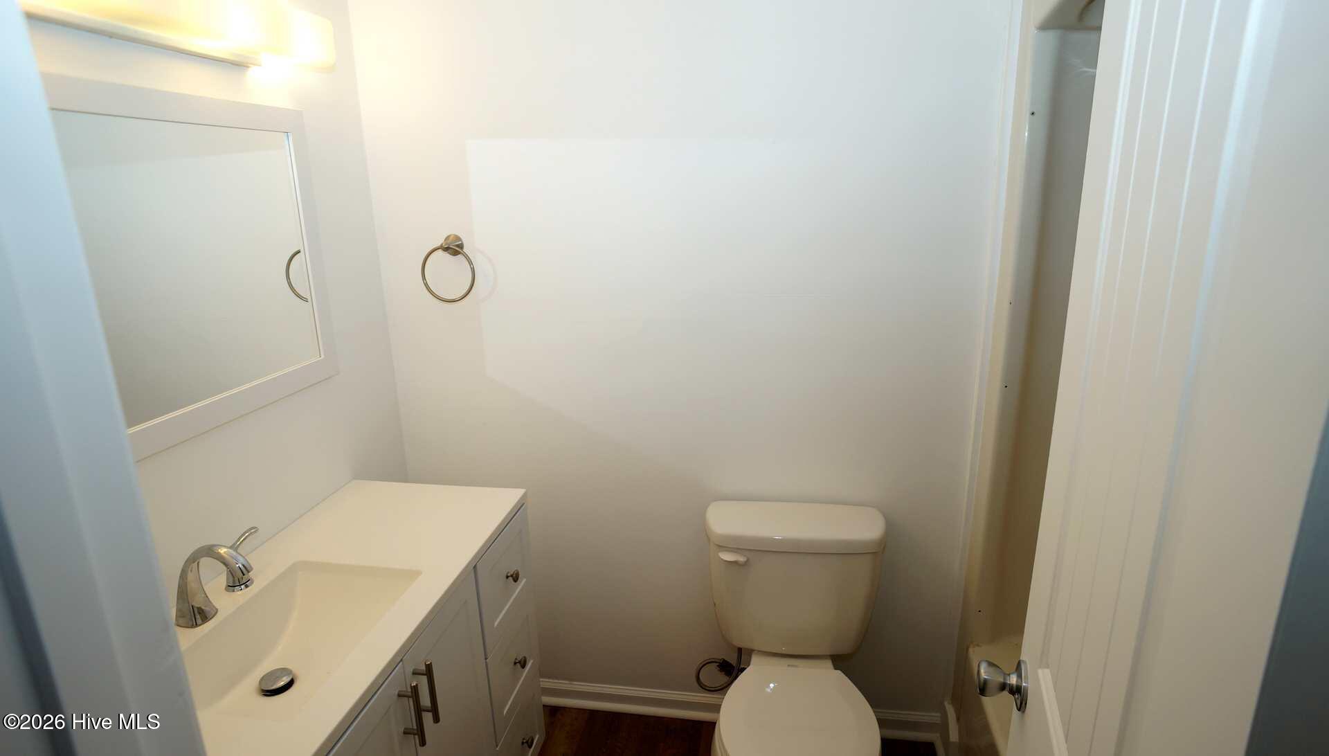 142 Quarterdeck New Bern, NC 28562 - Photo 16 of 19 Bathroom #1